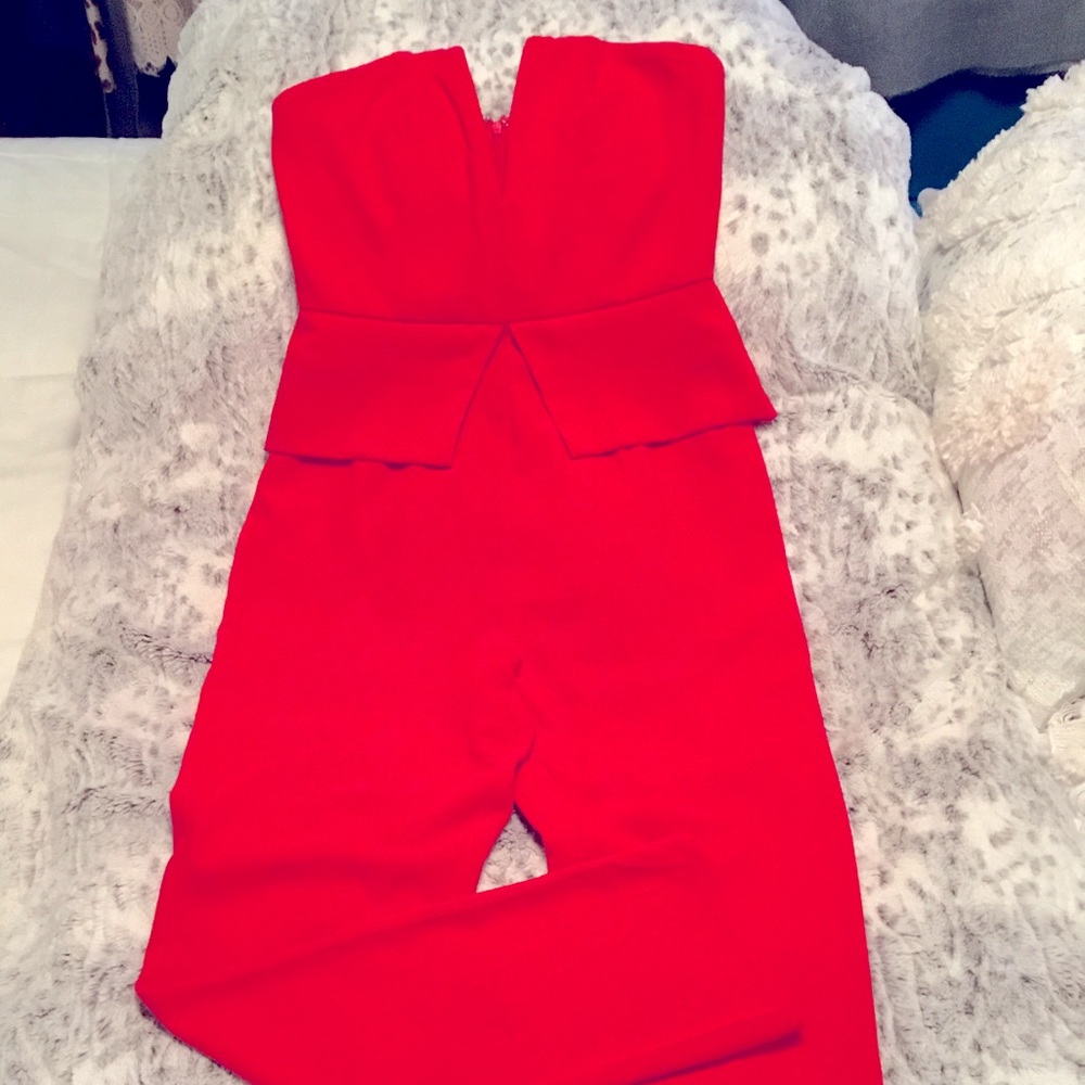 Red Pepper Strapless Jumpsuit. NWT   Size M - Picture 2 of 4